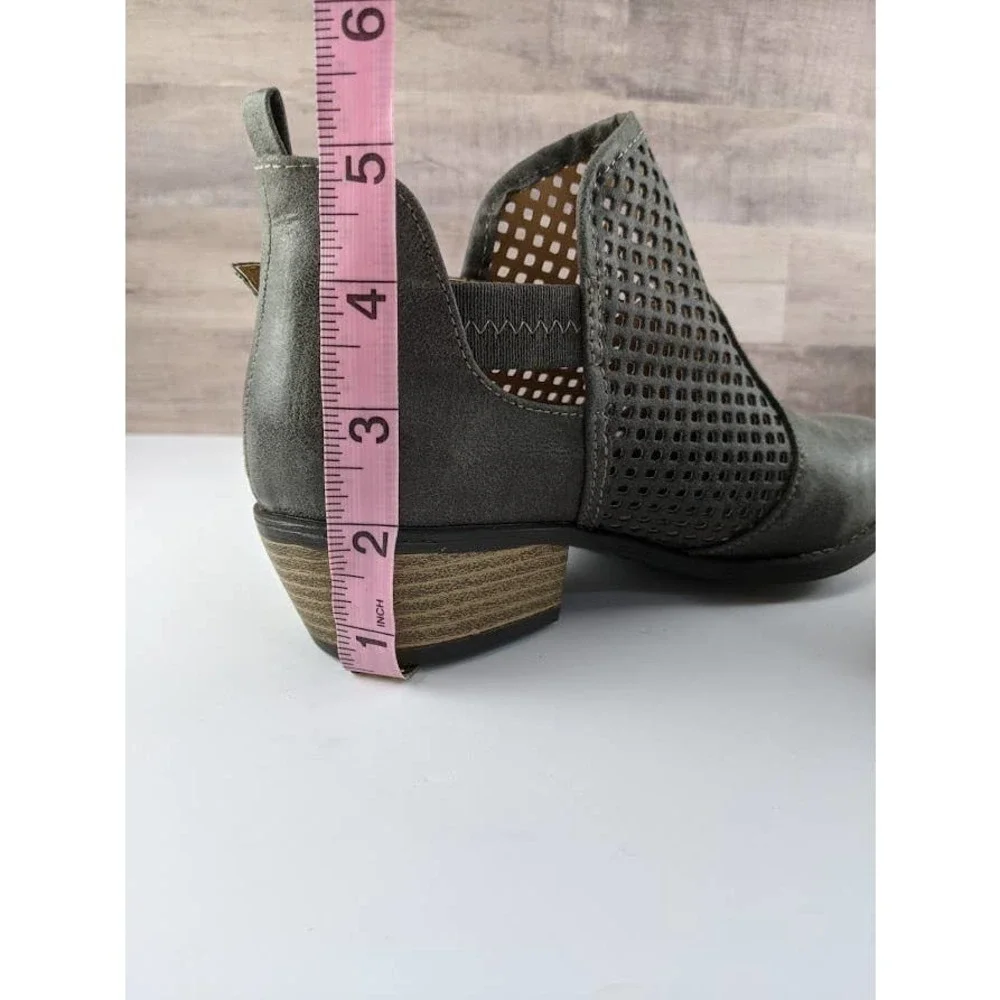 NWOT Leather Perforated Western Booties